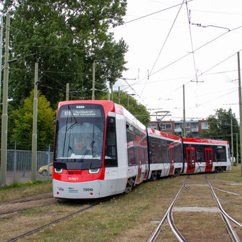 TINA 7001 op het remiseterrein Meppelweg in Den Haag TINA 7001 op het remiseterrein Meppelweg in Den Haag
