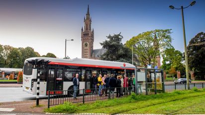 HTM Nachtbus vervoert haar reizigers in het weekend HTM Nachtbus bij het Vredespaleis