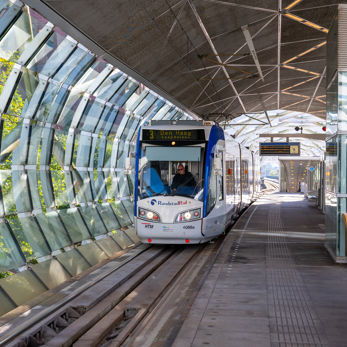 Randstadrail 3 in de netkous bij Beatrixkwartier Randstadrail 3 in de netkous bij Beatrixkwartier