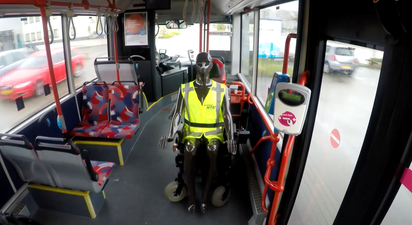 Rolstoel zitplaats test met dummy HTM