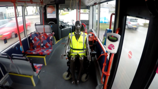 Rolstoel zitplaats test met dummy HTM Rolstoel zitplaats test met dummy HTM