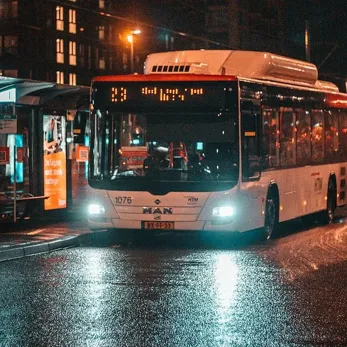 HTM bus 23 in de avond HTM bus in de avond