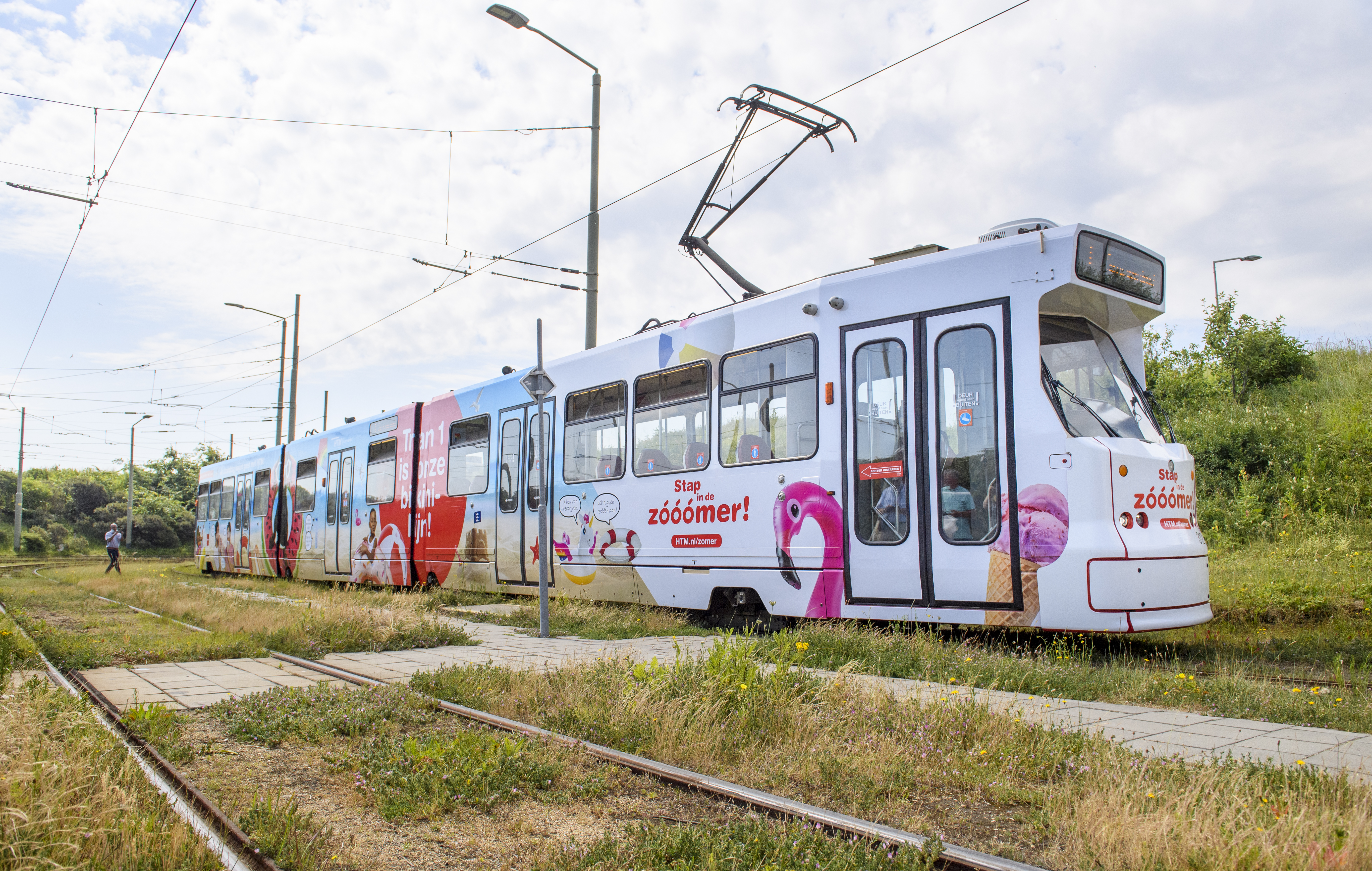 GTL Tram met zomercampagne bestickering