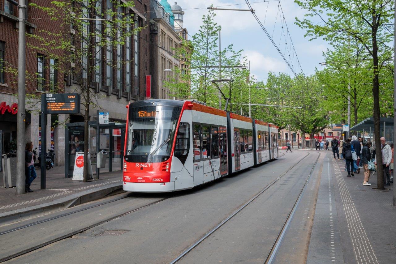 Avenio wit-rood bij halte Centrum