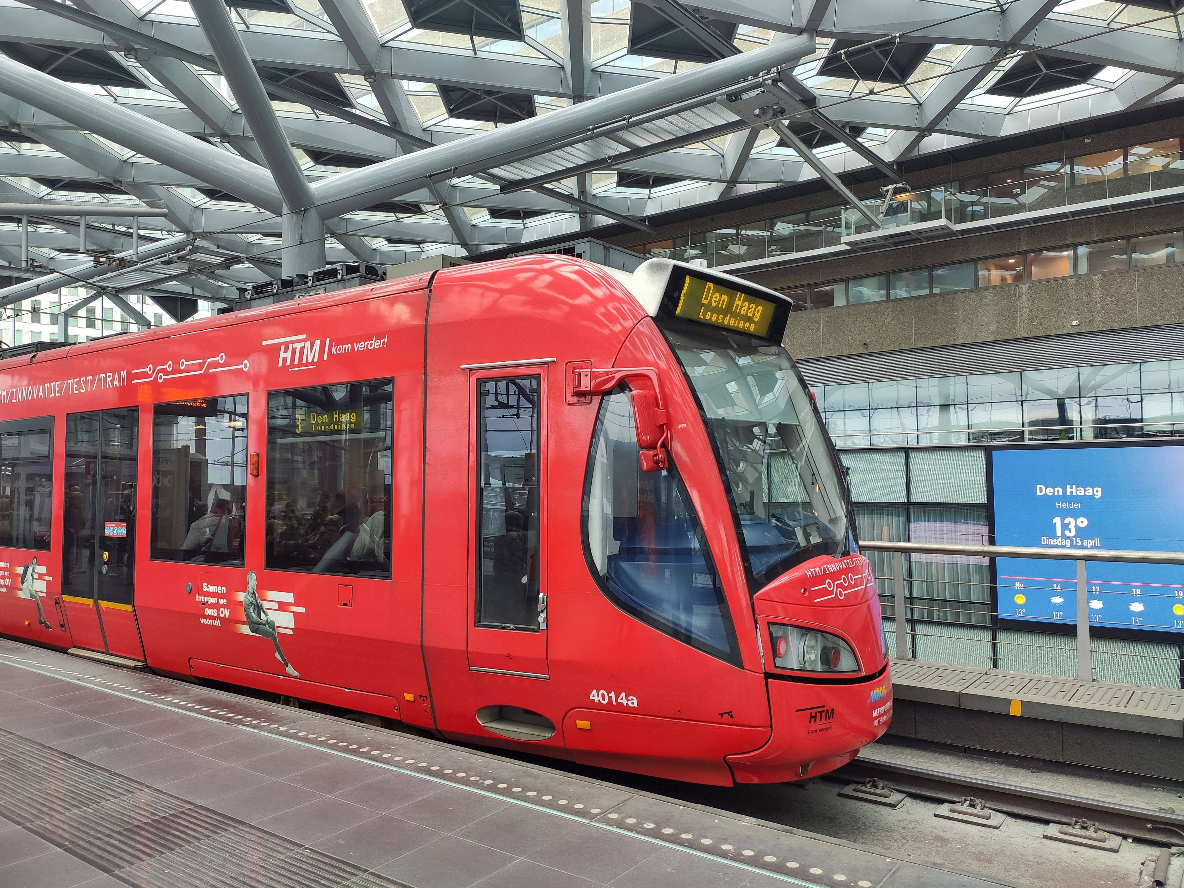 Innovatietram van dichtbij gestationeerd op Den Haag Centraal