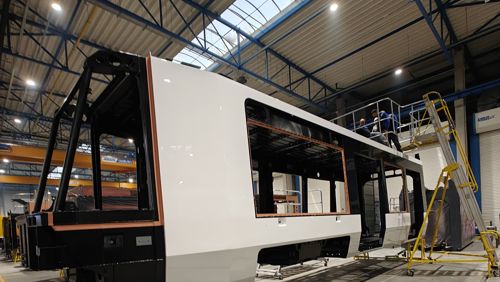 stalen wagenbak van de TINA-tram van HTM in de fabriek in Polen stalen wagenbak van de TINA-tram van HTM in de fabriek in Polen