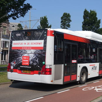 HTM bus met The Phone Lab advertentie HTM bus The Phone Lab met advertentie