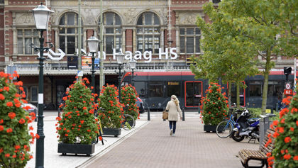 Avenio tram rijdt voor Hollands spoor HTM Avenio tram rijdt voor Hollands spoor