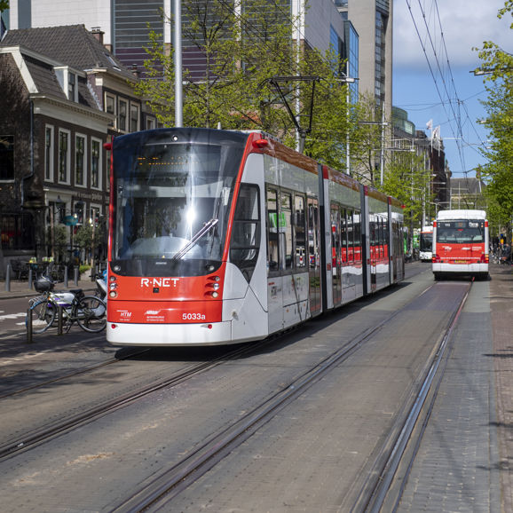 HTM bus en Aveniotram op het Spui (mei 2023) HTM bus en Aveniotram op het Spui (mei 2023)