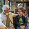 Oma met kind in een HTM tram Oma met kind in een HTM tram