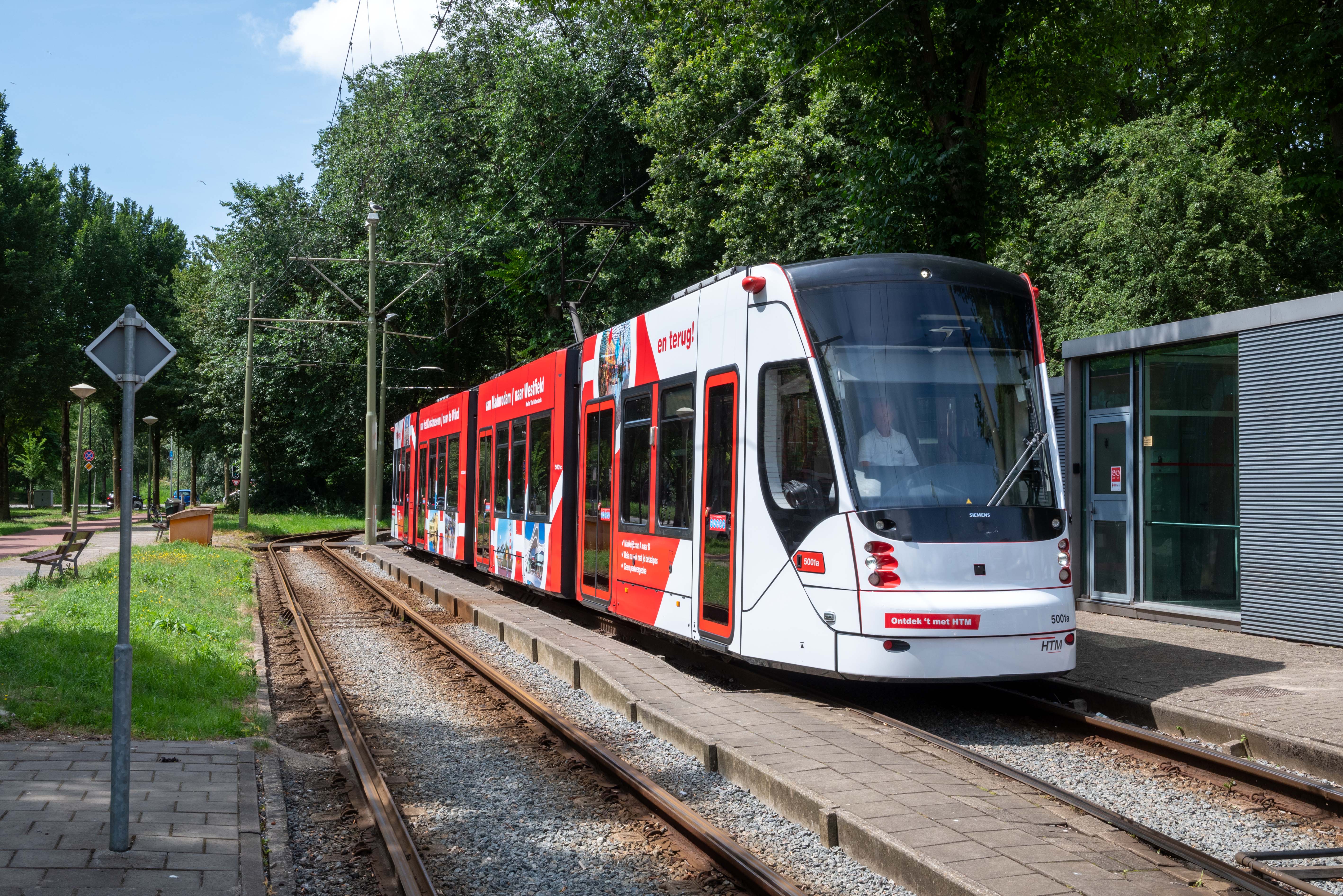 Avenio Met Blauwe Lucht