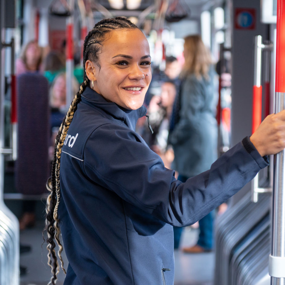 BOA controleur staat in HTM tram BOA controleur staat in HTM tram en kijkt in de camera