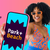 banner van park+beach met vrouw in zwempak en telefoon in haar hand banner van park+beach met vrouw in zwempak en telefoon in haar hand