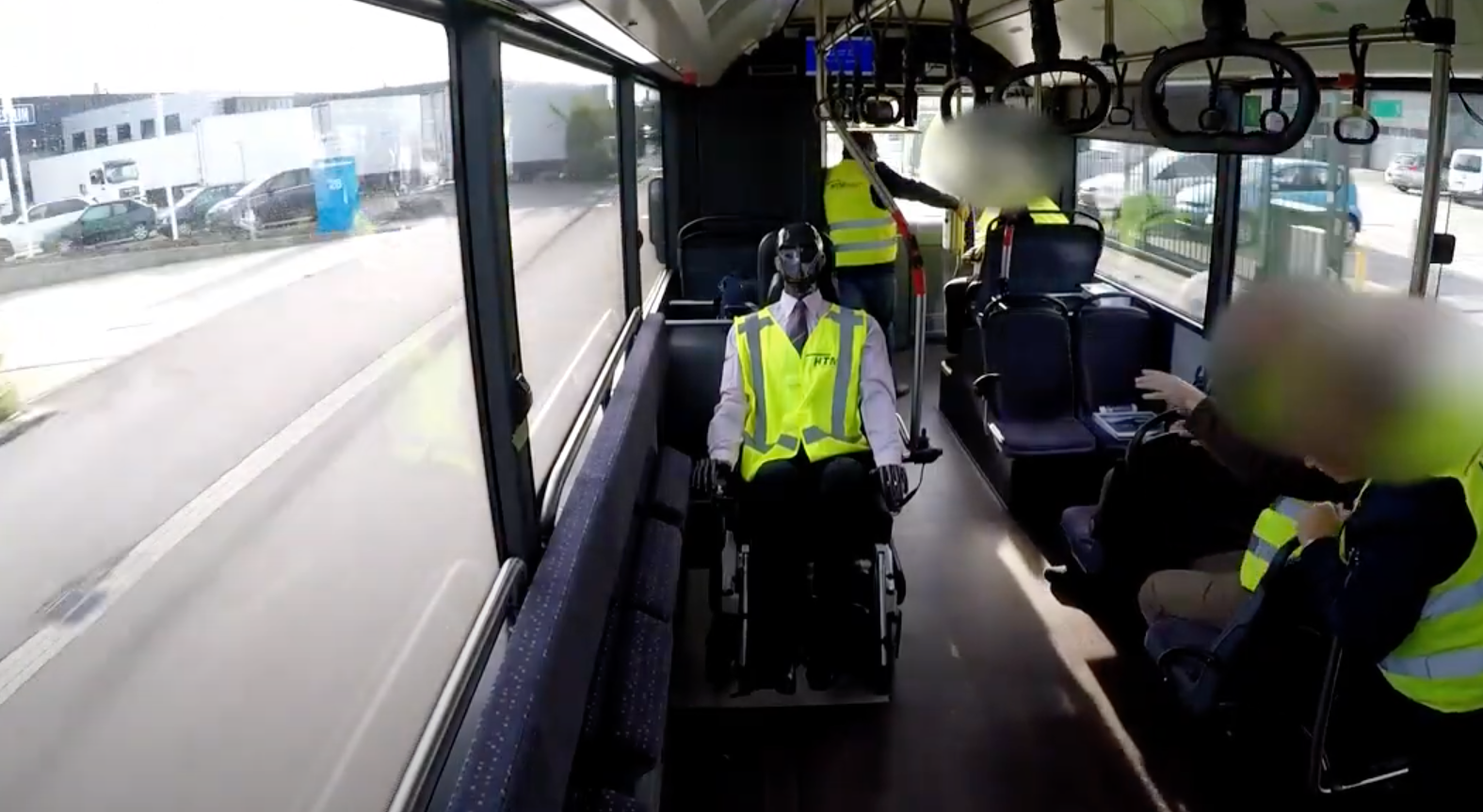 Rolstoel zitplaats test met dummy HTM