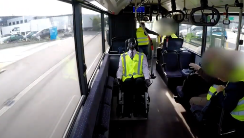 Rolstoel zitplaats test met dummy HTM Rolstoel zitplaats test met dummy HTM