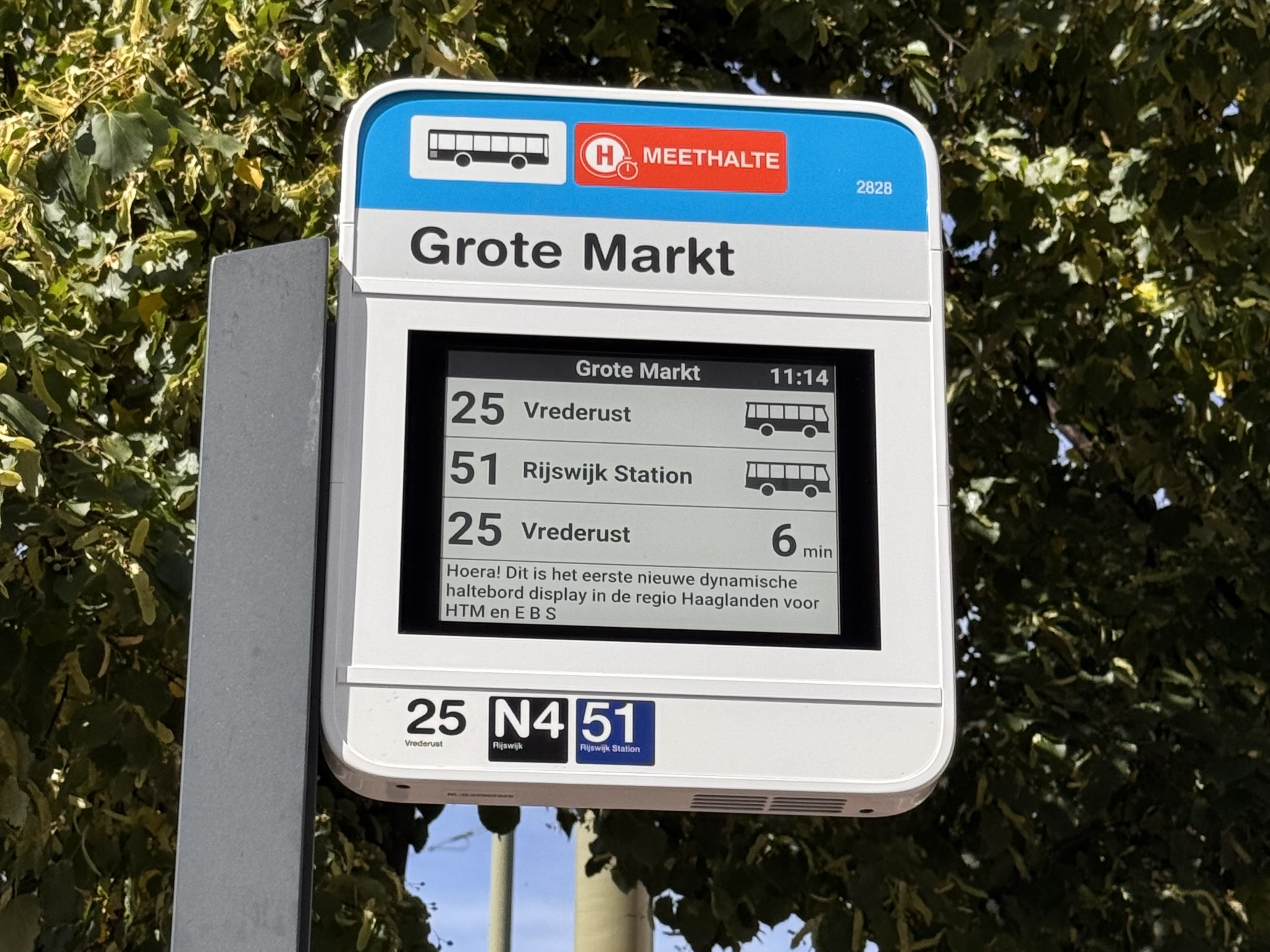 Dynamisch haltebord met actuele aankomsttijden