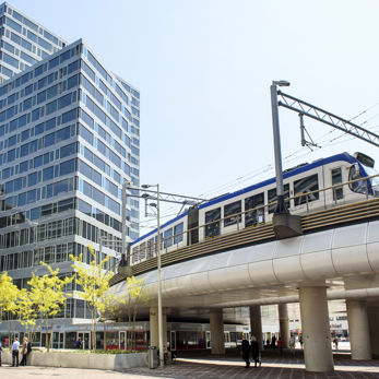 Randstadrail rijdt bij station Den Haag Centraal  Randstadrail rijdt bij station Den Haag Centraal