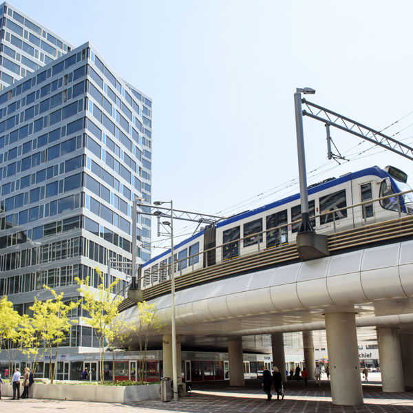 Randstadrail rijdt bij station Den Haag Centraal Randstadrail rijdt bij station Den Haag Centraal
