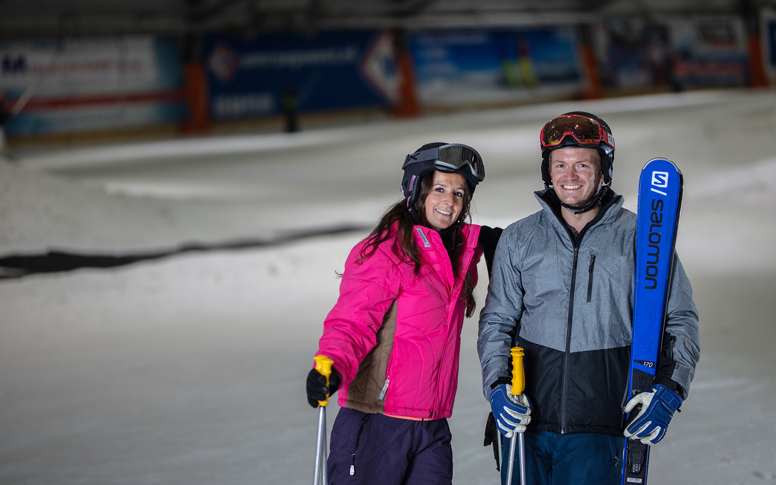 Mensen staan in de Uithof