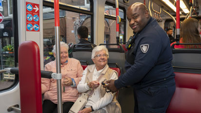 Controle in HTM Tram oudere reizigers Controle in HTM Tram oudere reizigers