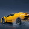Foto van een snelle gele bugatti race auto Foto van een snelle gele bugatti race auto