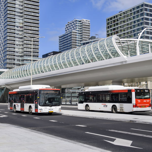 Bussen op busplatform Den Haag Centraal Station HTM Bussen op busplatform Den Haag Centraal Station