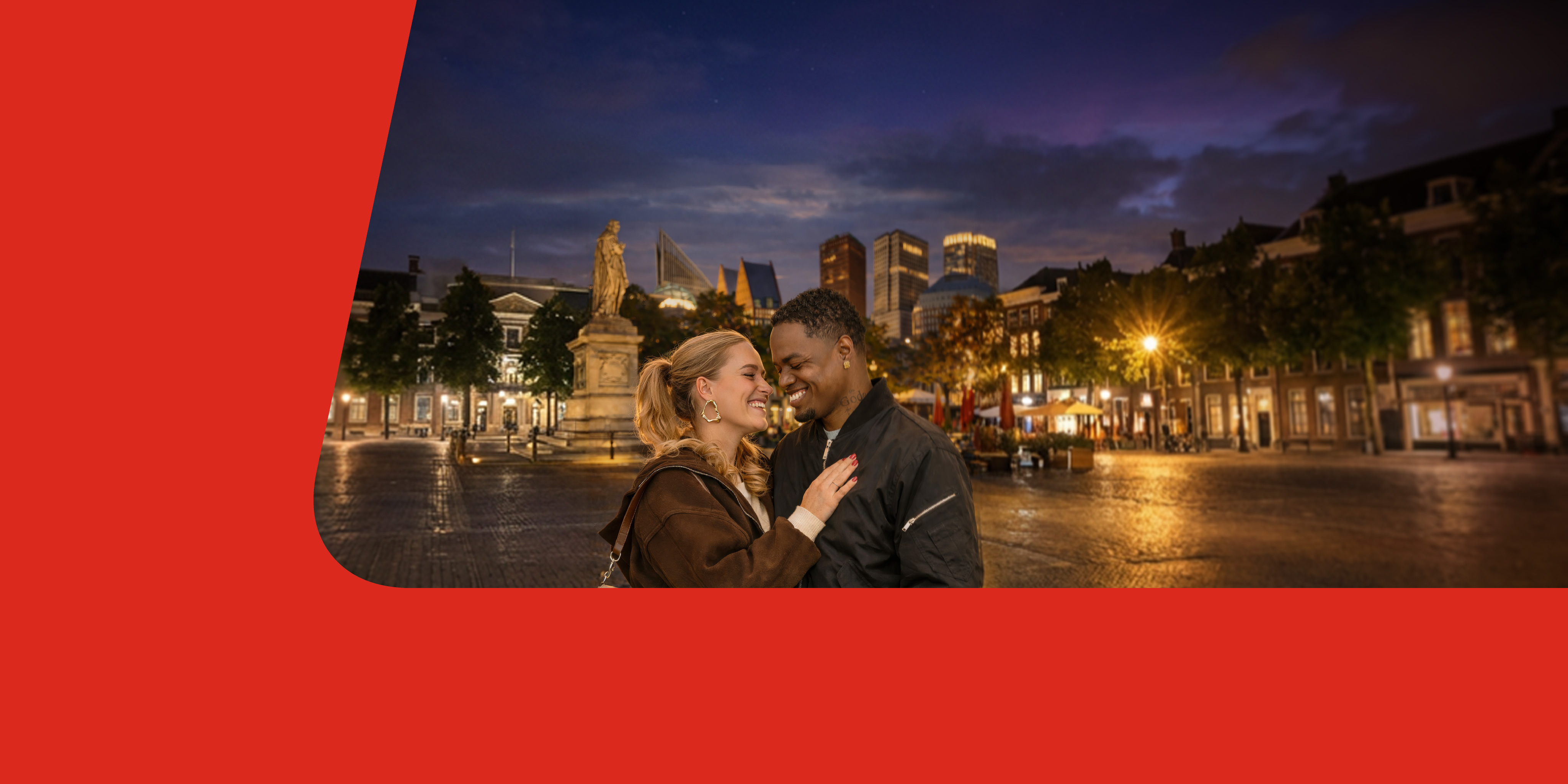 Man en vrouw staan op het plein