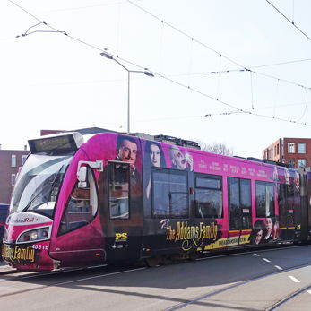 RandstadRail met The Addams Family advertentie RandstadRail met The Addams Family advertentie