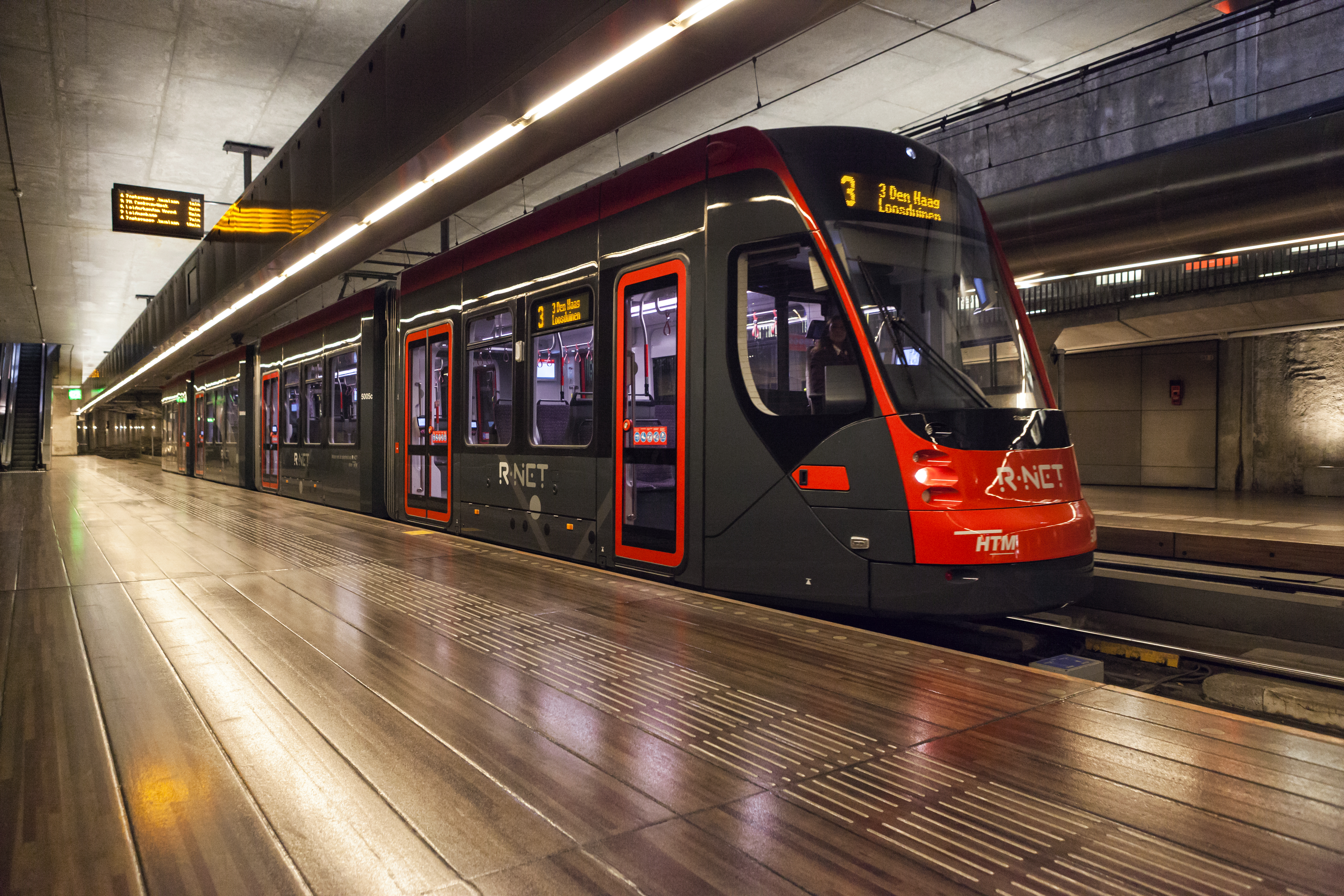 HTM Avenio tram in tramtunnel