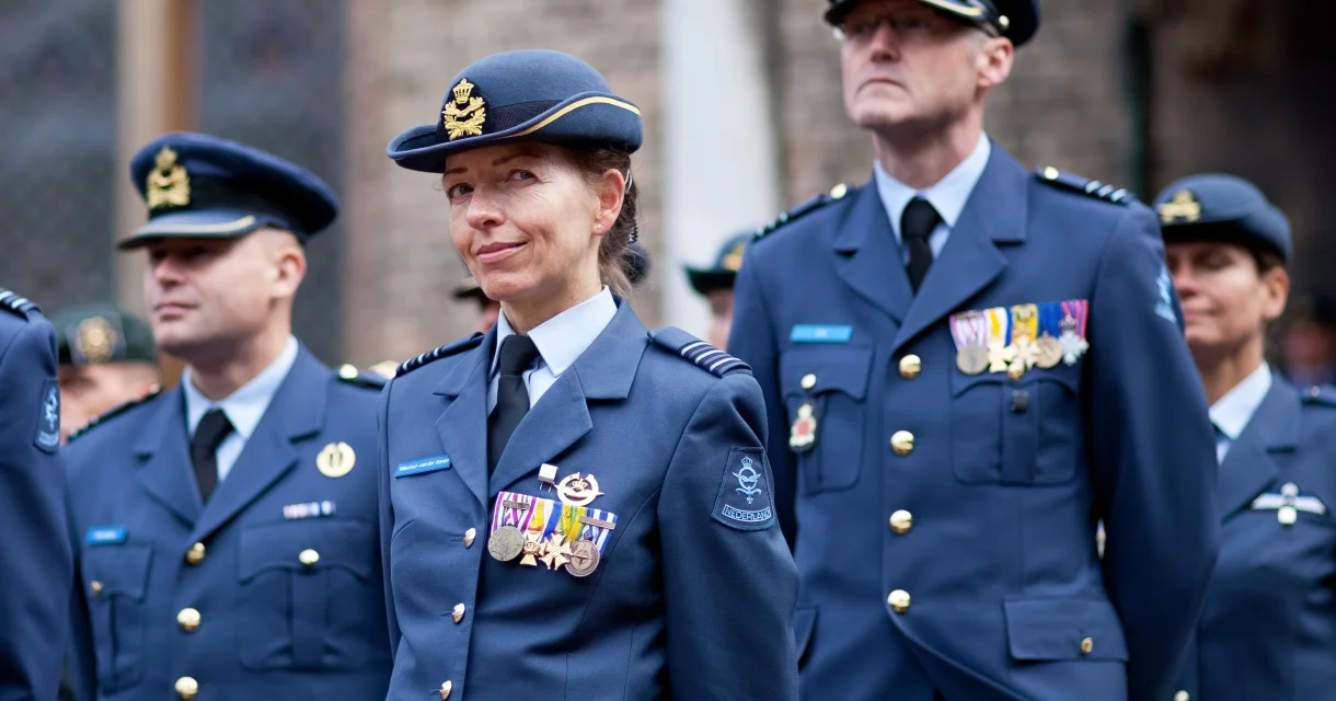 Foto van vrouwelijke veteraan op veteranendag