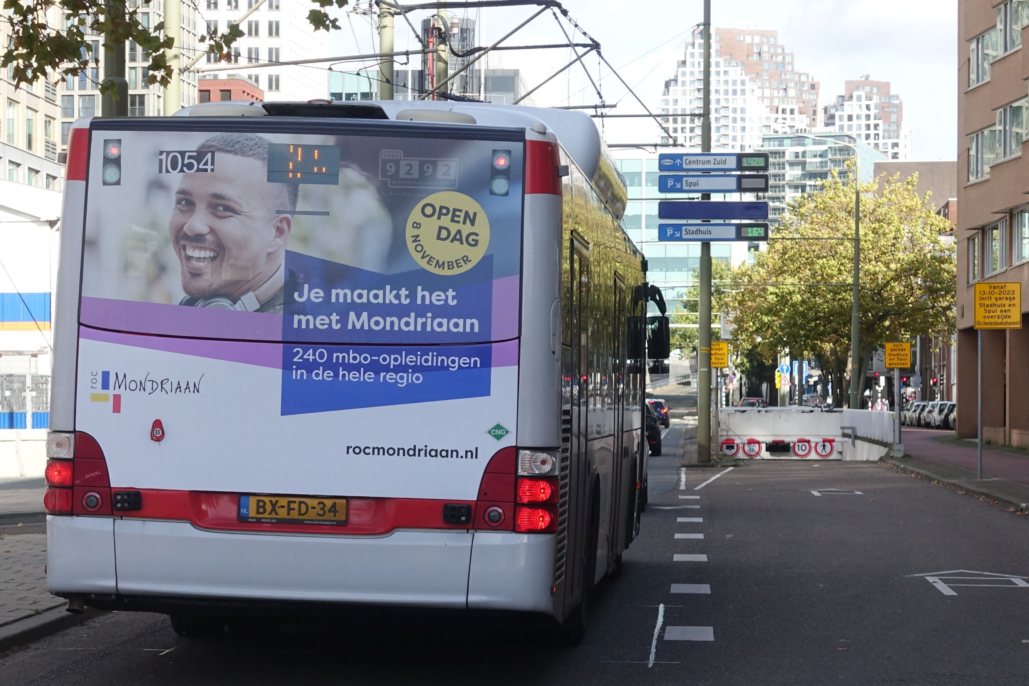 HTM bus met ROC Mondriaan advertentie
