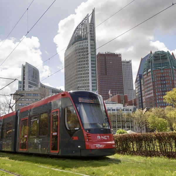 HTM Avenio tram met de skyline van Den Haag op de achtergrond HTM Avenio tram met de skyline van Den Haag op de achtergrond