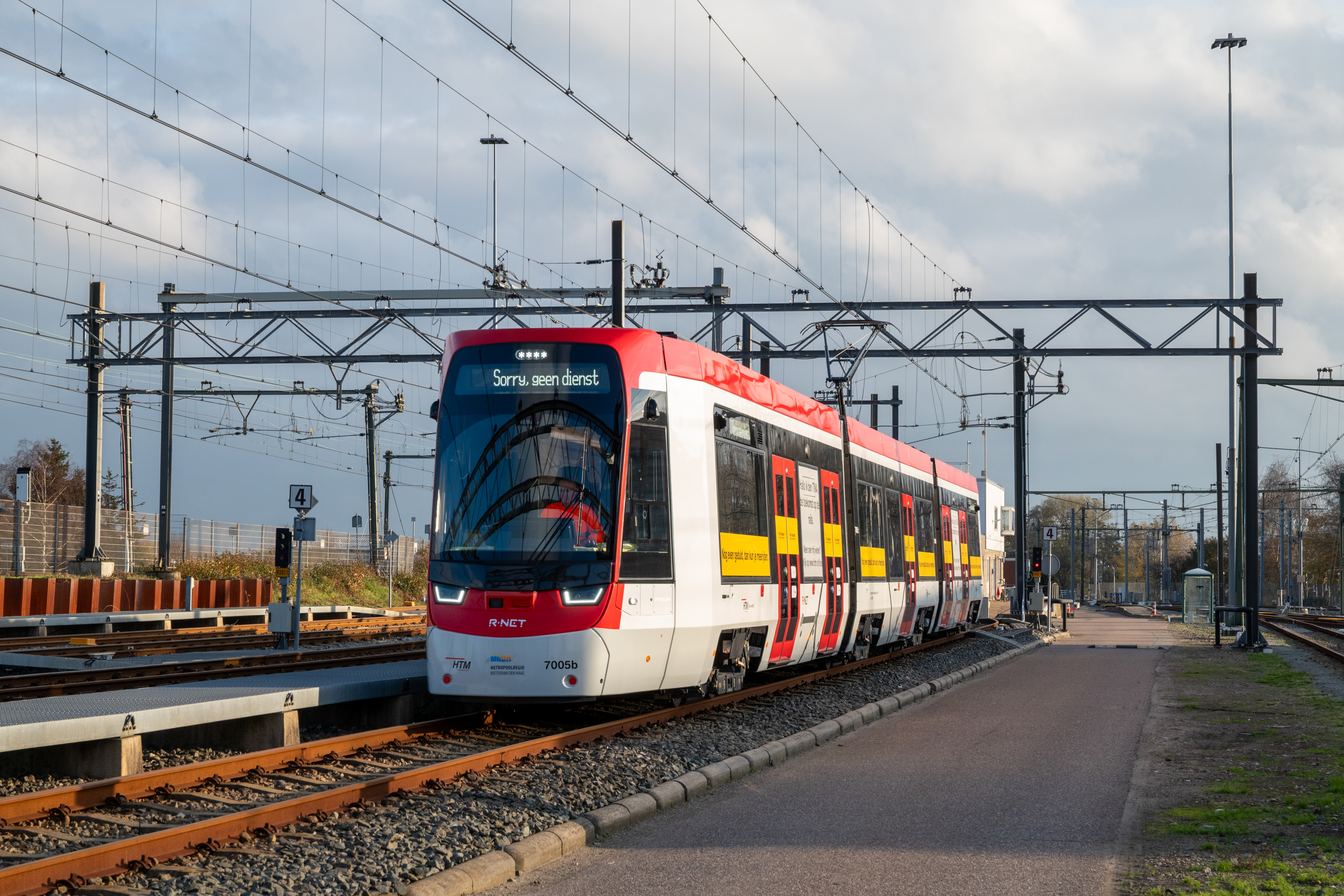Het testen van de TINA-tram overdag in Leidschendam
