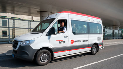 HTM Haagse Hopper busje op busplatform Den Haag Centraal HTM Haagse Hopper busje op busplatform Den Haag Centraal